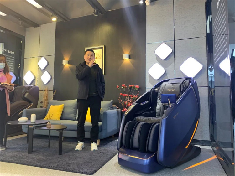 VSPORTS体育官网體育集團旗下品牌—銳珀爾舉行新款4D穴感總裁按摩椅S500內(nèi)訓會